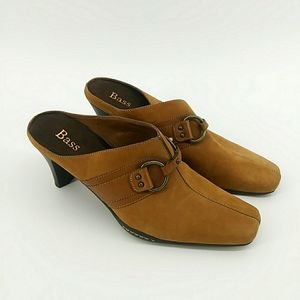NWT Bass Cheryl Camel Leather Buckle Mules 7.5 Flawed